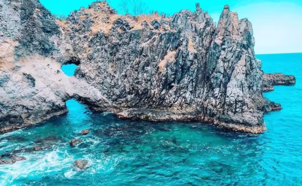 Pantai Batu Bolong Lombok